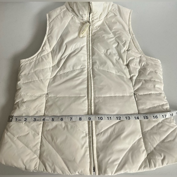 Woman's Kenneth Cole Reaction Down/Feather
Body warmer. Puffer Vest Ivory Sz M - Picture 7 of 13